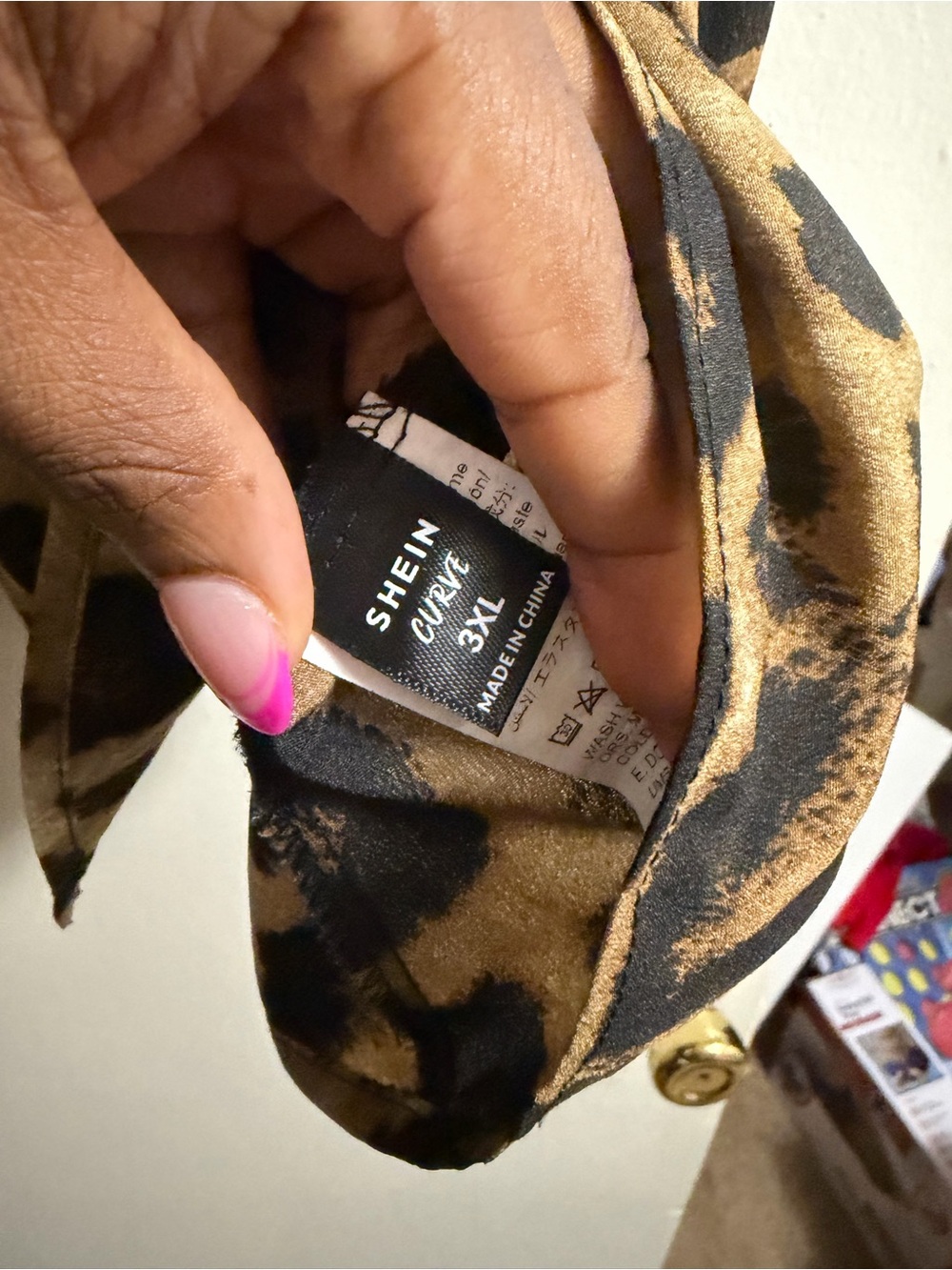 SHEIN plus Leopard Print Shirt with Batwing Sleeves and Front Buttons - Picture 4 of 4